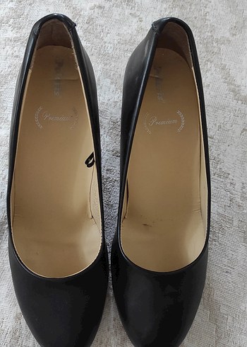Siyah Rugan Stiletto Klasik Kadın Ayakkabı