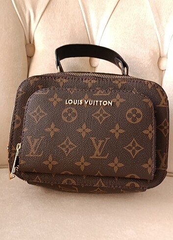 Louis Vuitton yazılı Çanta 