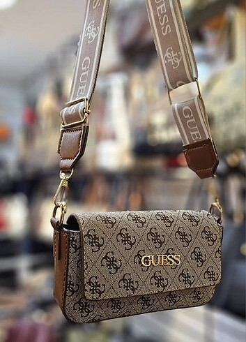  Beden Guess Yazılı Kol Çantası 