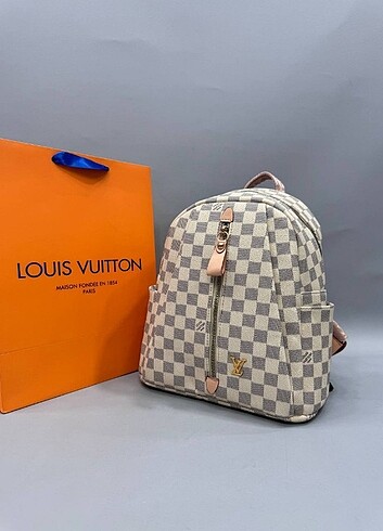 Louis Vuitton Yazılı sırt Çantası 