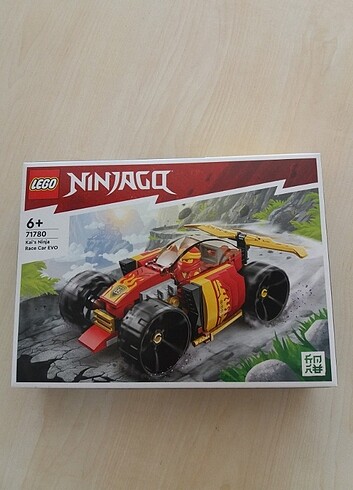 Lego Ninjago yarış arabası 