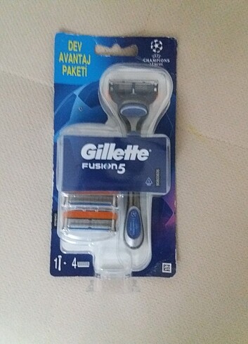 GİLLETTE FUSİON UEFA CHAMPIONS TRAŞ SETI - Görsel 3