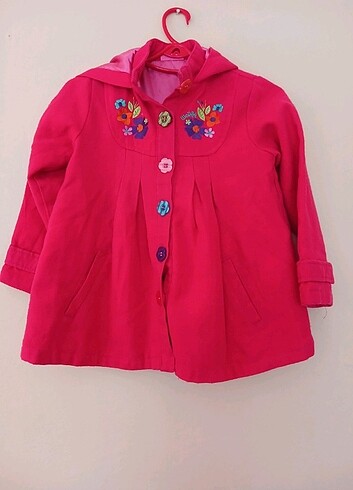 Pembe çiçekli mont