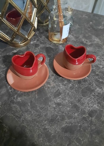Kırmızı Kalp Şeklinde Fincan ve Tabağı - Görsel 2
