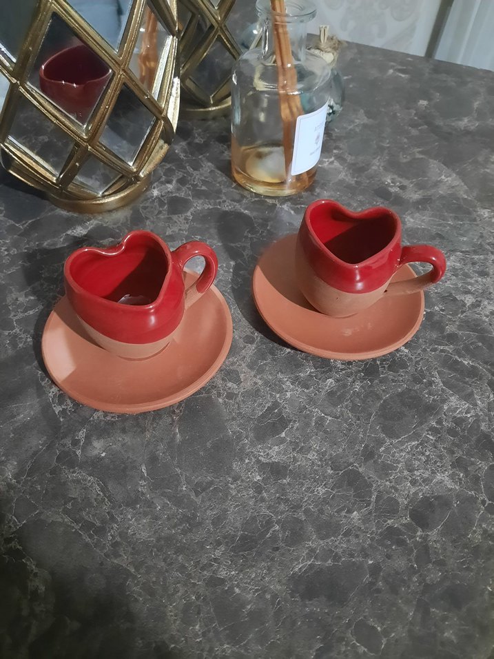 Kırmızı Kalp Şeklinde Fincan ve Tabağı - Görsel 2
