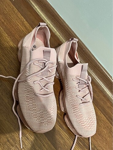 Toz pembe spor ayakkabı