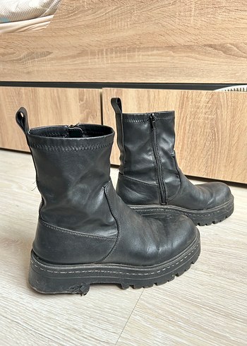 Pull&Bear Bot - Görsel 3