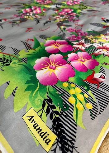 AVANDİA ipek gri çiçek desenli eşarp - Görsel 2