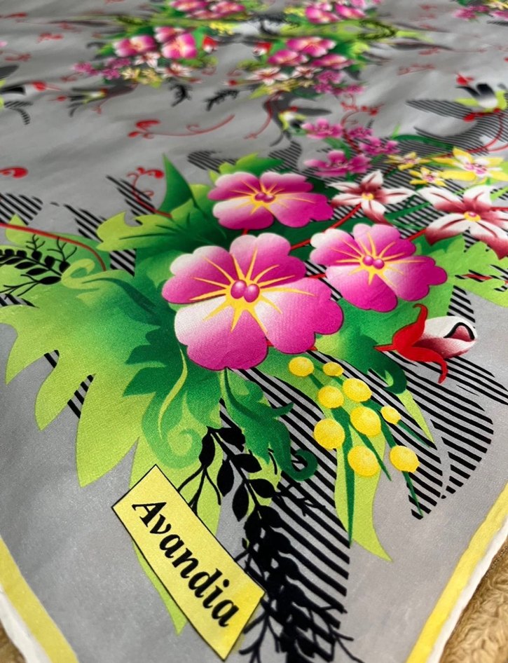 AVANDİA ipek gri çiçek desenli eşarp - Görsel 2