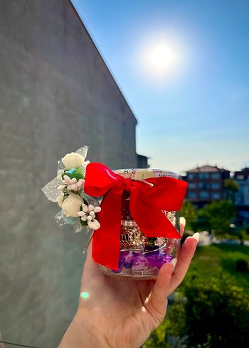 Dolu dolu doğal taş takı kavanozu