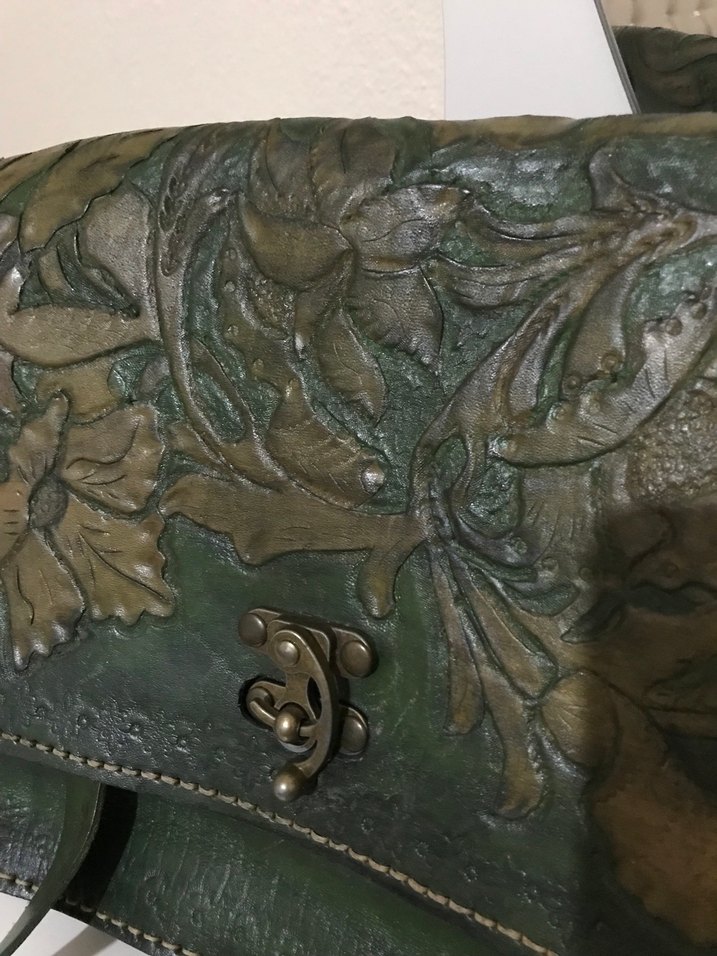 El yapımı Koyu Yeşil Çiçek Desenli Deri Kadın Çapraz Çanta - Görsel 2