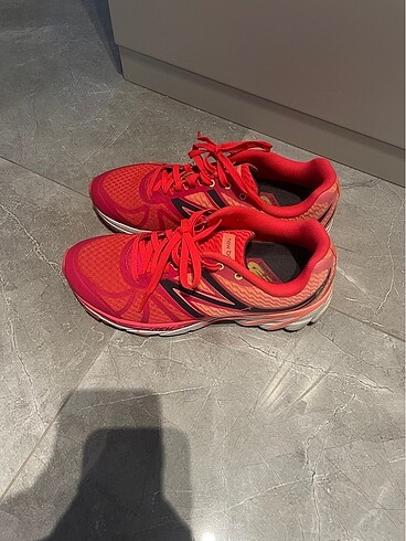 New balance spor ayakkabi