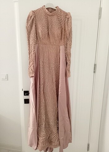 Abiye Bej rengi taşlı pullu 38-36 beden kuyruklu nişan abiye