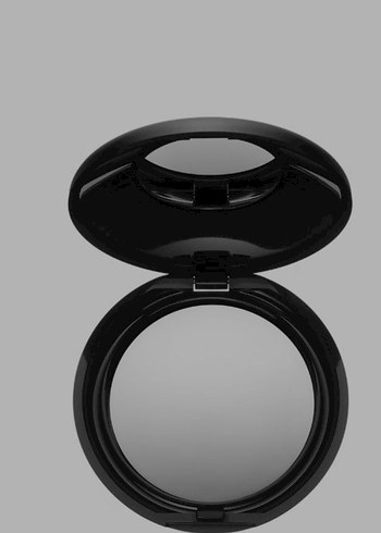 Pat McGrath blurring under eye powder light