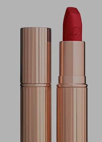 Charlotte Tilbury hot lips Karina's love