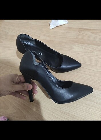 Siyah klasik stiletto