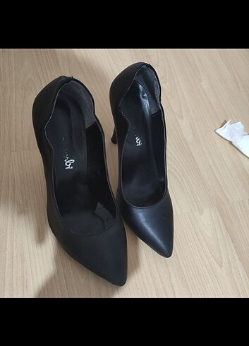 37 Beden Siyah klasik stiletto