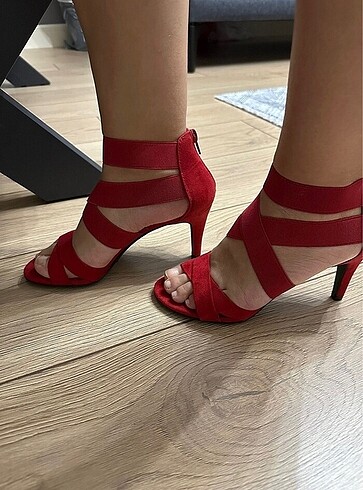 37 Beden Kırmızı Topuklu Ayakkabı