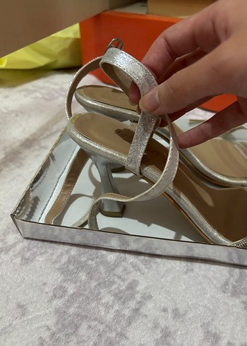 Diğer Gümüş Renkli Modern Klasik Topuklu Kadın Ayakkabı