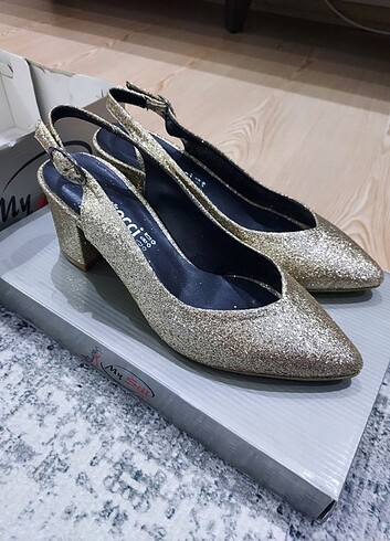 Zara Gold simli topuklu ayakkabı