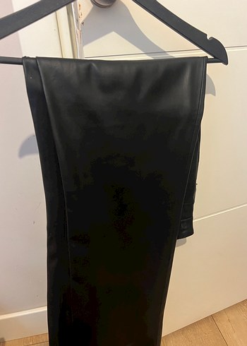 Zara Siyah Deri Kadın Pantolon