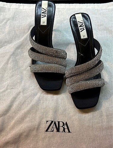 Zara parlak taşlı ince topuklu