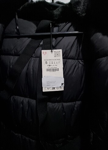 s Beden siyah Renk Zara Suya ve Rüzgara Karşı Korumalı Parka