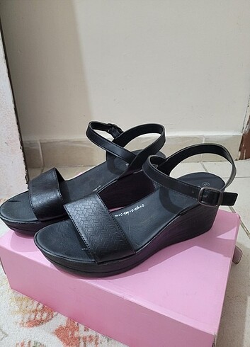 Kadın dolgu topuk ayakkabı siyah