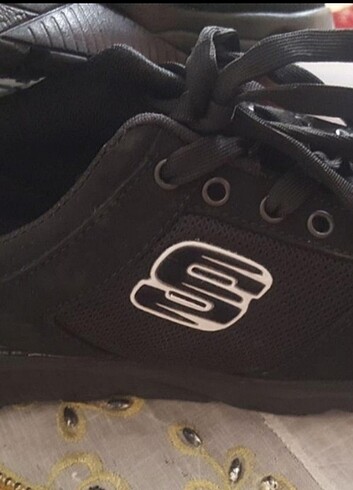 Skechers Almera