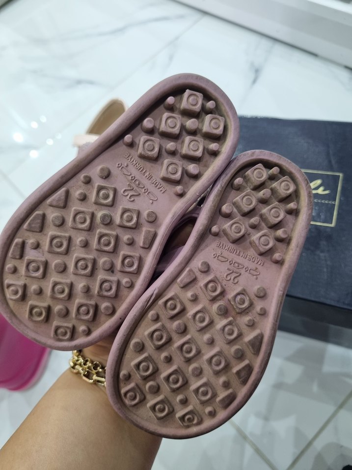 Kız Çocuk Kare Desenli Tokalı Terlik Sandalet - Görsel 2