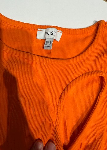 Kadın Turuncu Kemerli Mini Bermuda Şort ve bluz - Görsel 4