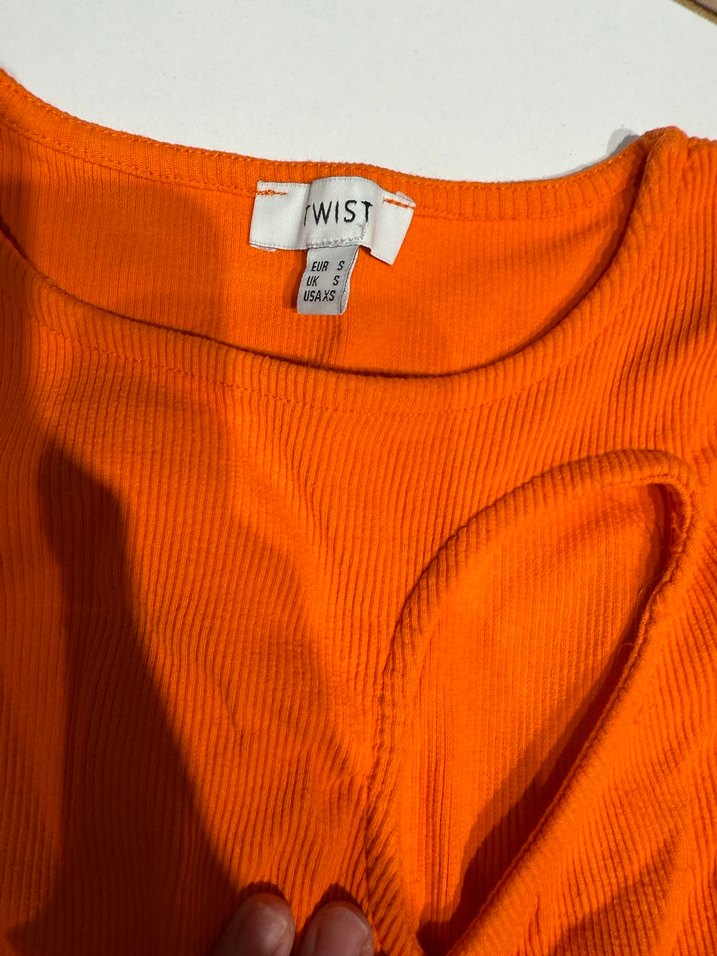 Kadın Turuncu Kemerli Mini Bermuda Şort ve bluz - Görsel 4