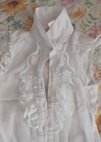 Kız Çocuk Beyaz Fırfırlı Kısa Kollu Gömlek - Görsel 4