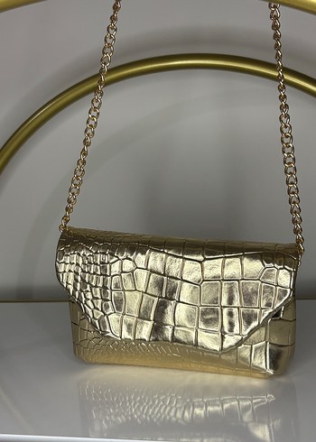 Zara Zincir Detaylı Altın Renk Deri Yılan Desenli Çanta