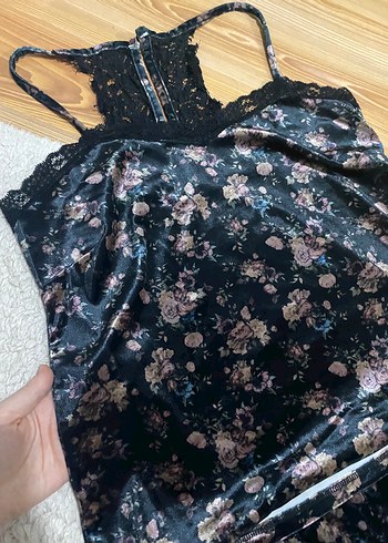 Kadife Kumaş Çiçek Desenli Siyah Mini Kadın Pijama Takımı - Görsel 2