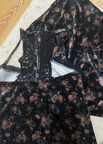 Kadife Kumaş Çiçek Desenli Siyah Mini Kadın Pijama Takımı - Görsel 5