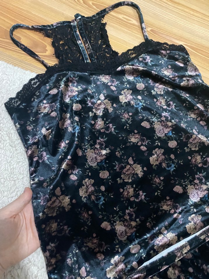 Kadife Kumaş Çiçek Desenli Siyah Mini Kadın Pijama Takımı - Görsel 2