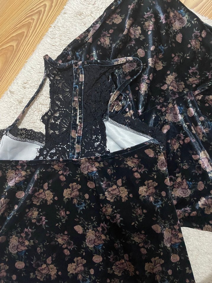 Kadife Kumaş Çiçek Desenli Siyah Mini Kadın Pijama Takımı - Görsel 5