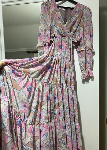 Pembe V Yaka Piliseli Uzun Elbise - Görsel 3