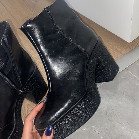 39 Beden siyah Renk Bershka Siyah Topuklu Bot