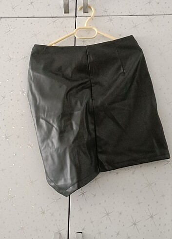 Kısa mini etek deri
