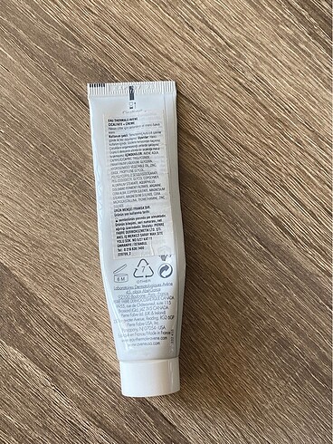 Avene avene onarıcı krem.