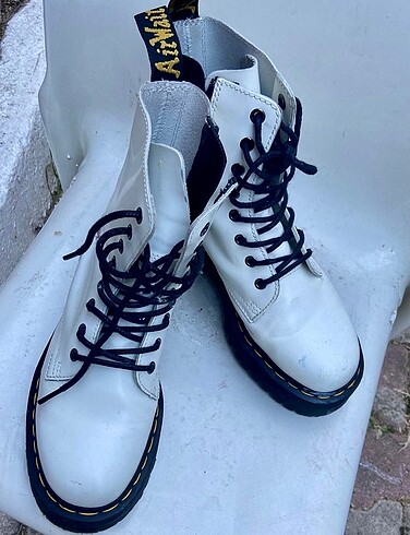 Dr. martens bot postal beyaz