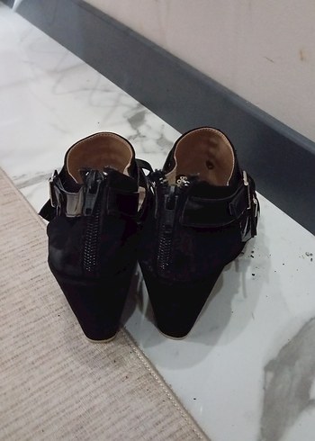 Tokalı Siyah Gotik Dolgu Topuklu Kadın Ayakkabı - Görsel 2