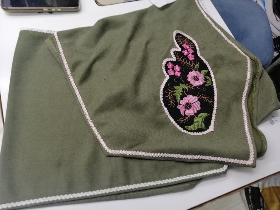 Nakışlı Koyu Haki Masa Örtüsü - Görsel 2