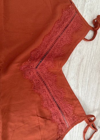 Kırmızı Dantel Detaylı V Yaka Kadın Atlet - Görsel 3