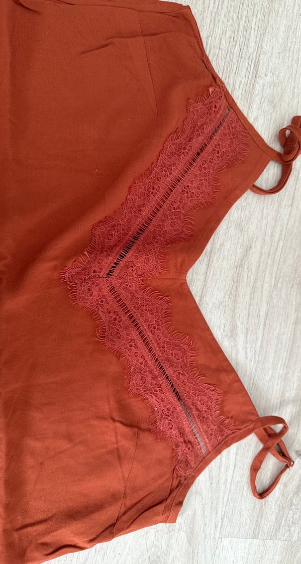 Kırmızı Dantel Detaylı V Yaka Kadın Atlet - Görsel 3