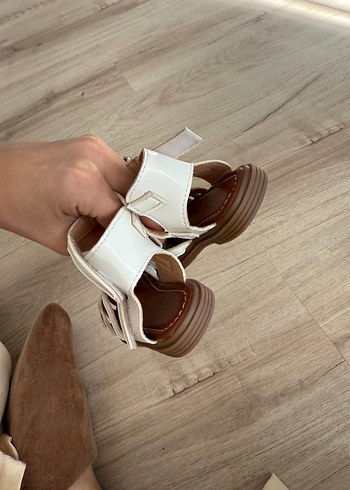 Kız Çocuk Beyaz Tokalı Sandalet - Görsel 3