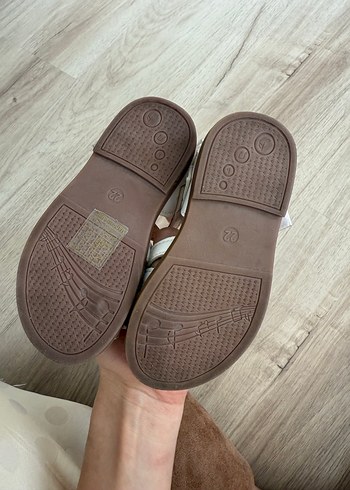 Kız Çocuk Beyaz Tokalı Sandalet - Görsel 2