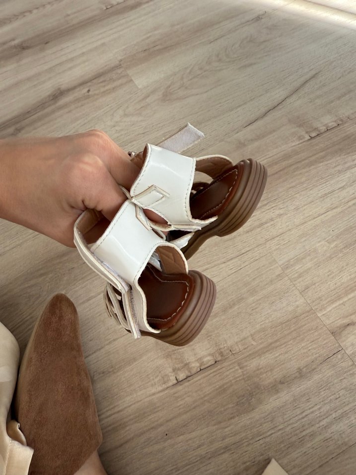 Kız Çocuk Beyaz Tokalı Sandalet - Görsel 3